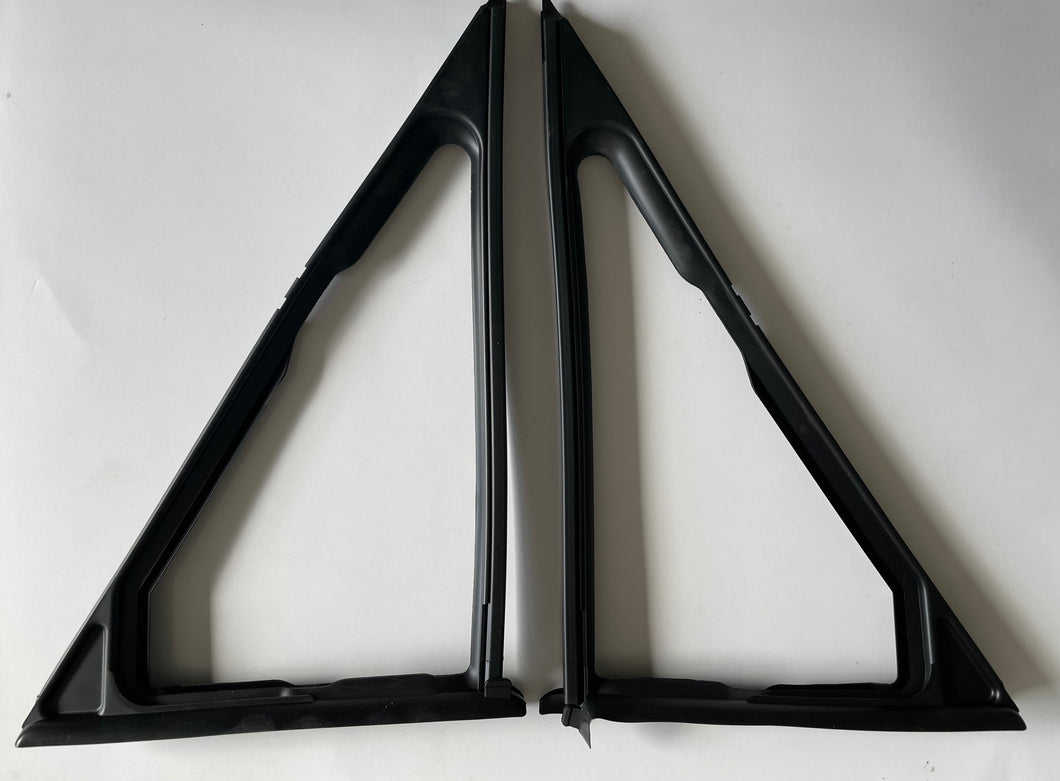 PRE ORDER Genuine Toyota LandCruiser 70 series Quarter Window seal pair RH LH